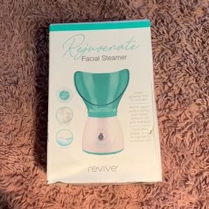Facial steamer. Comes with two attachments